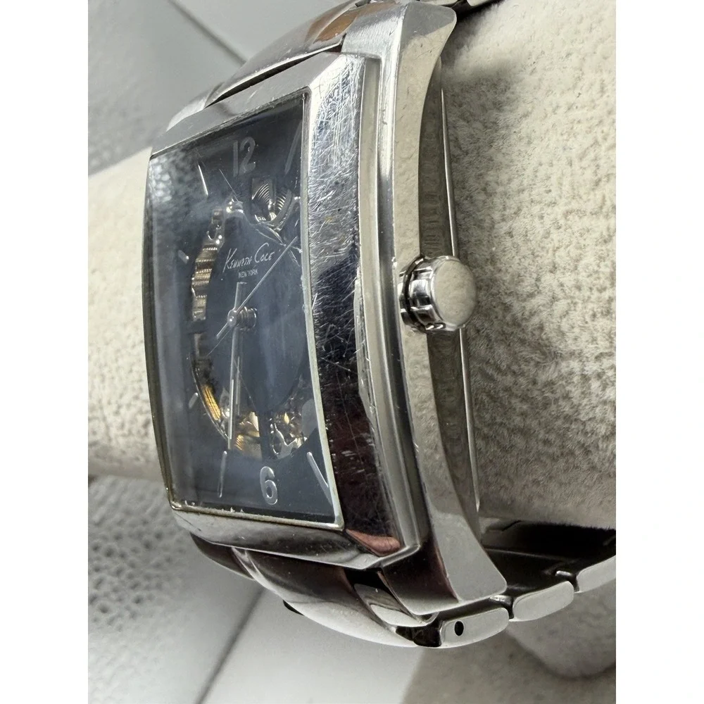 Kenneth Cole it winds